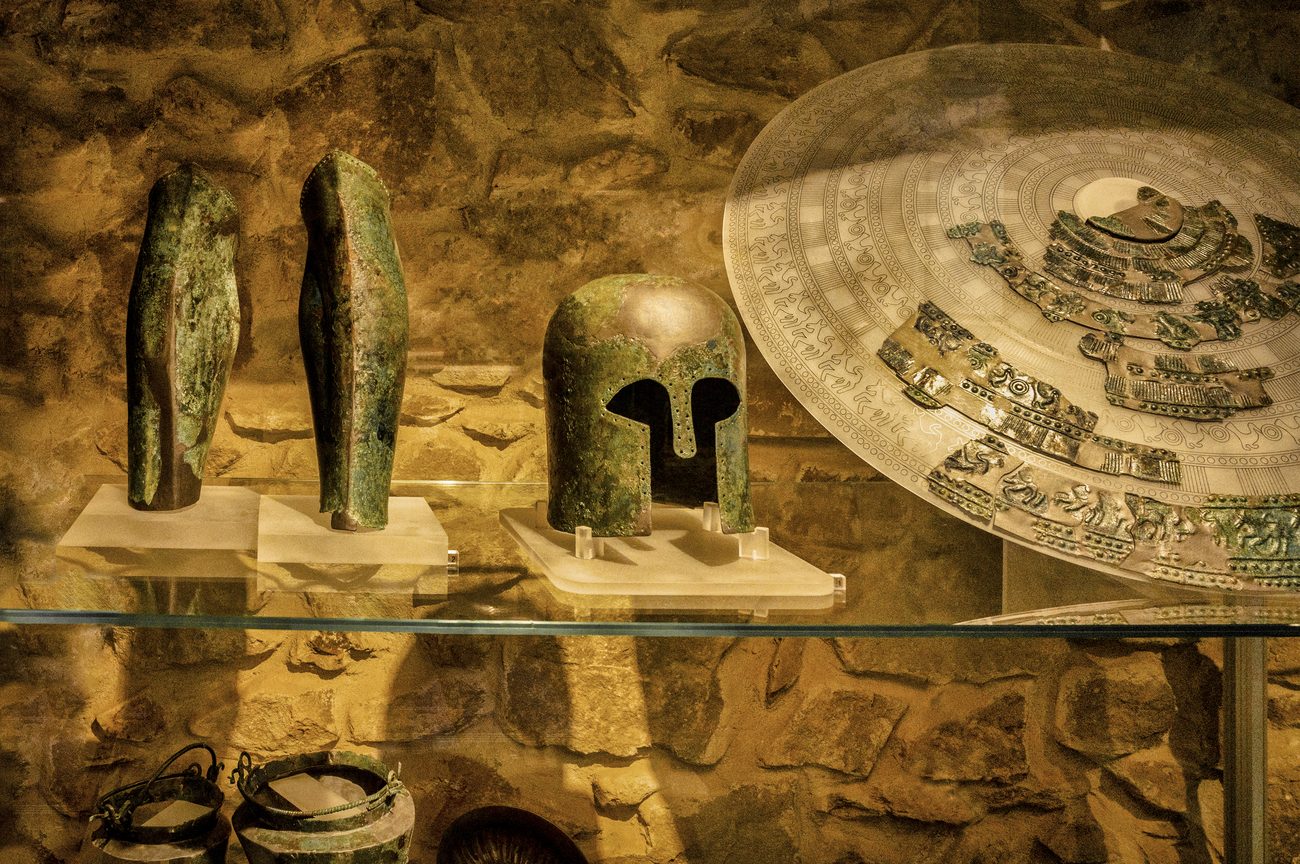 The warrior's armour, Vetulonia — © René van Bakel