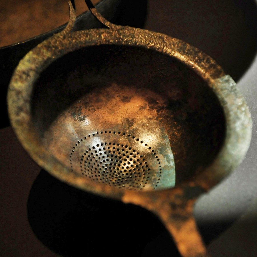 Etruscan bronze strainer